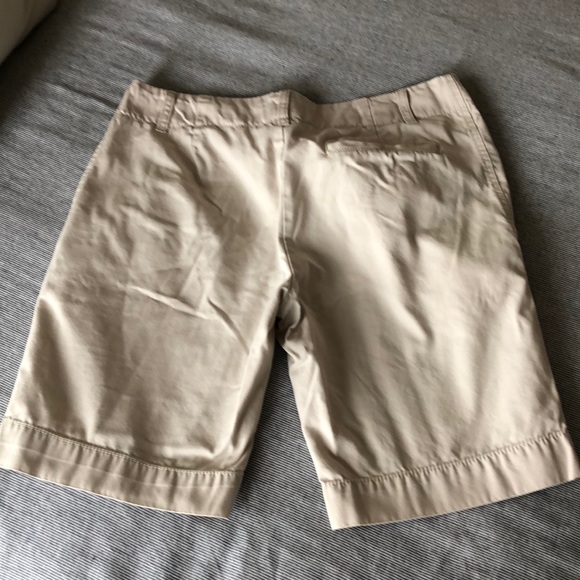 Gap light khaki Bermuda length shorts - Picture 2 of 3